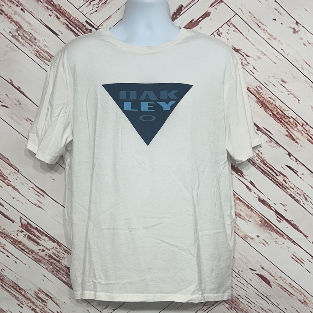 NWOT Oakley Off White and Blue Short Sleeve Tee